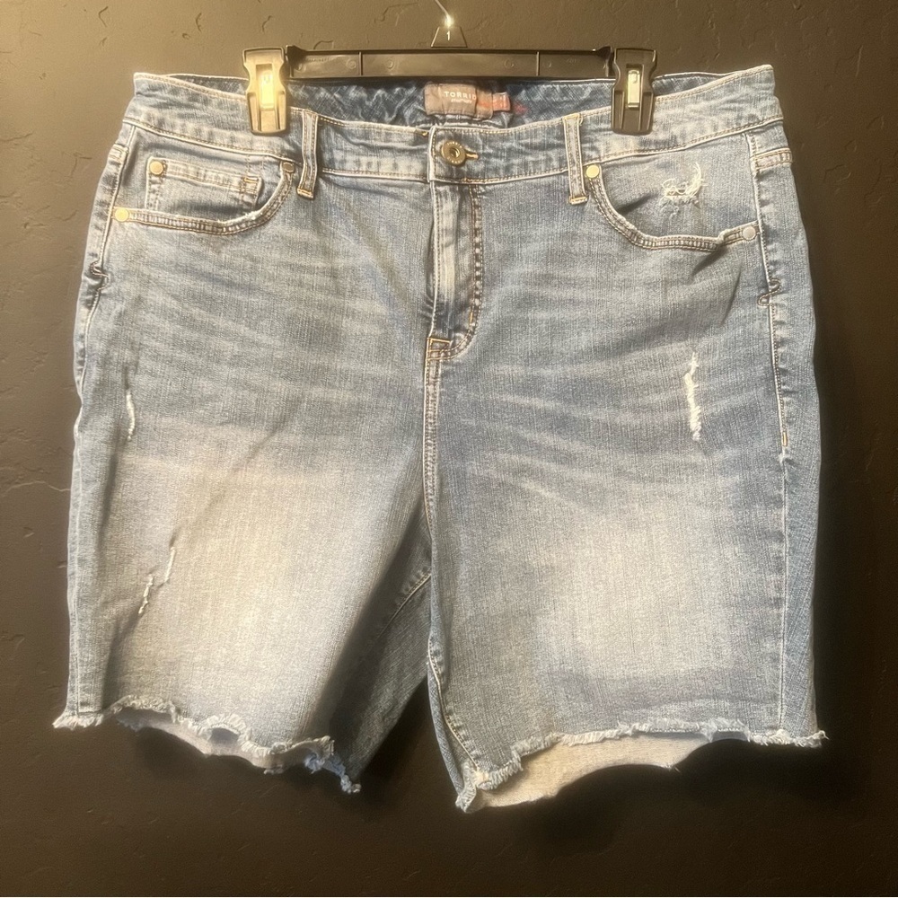 Torrid feel the fit Denim Blue Women's Shorts size: 18